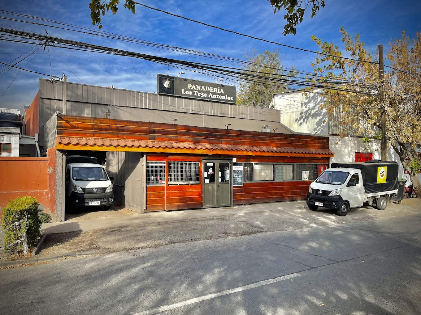 Panadería Los Tres Antonios - Fachada